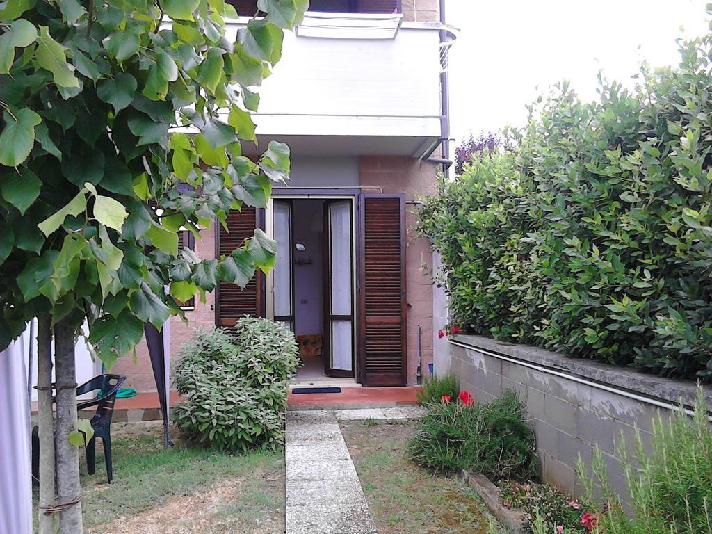 Bed And Breakfast Catherina Ponsacco Exterior foto